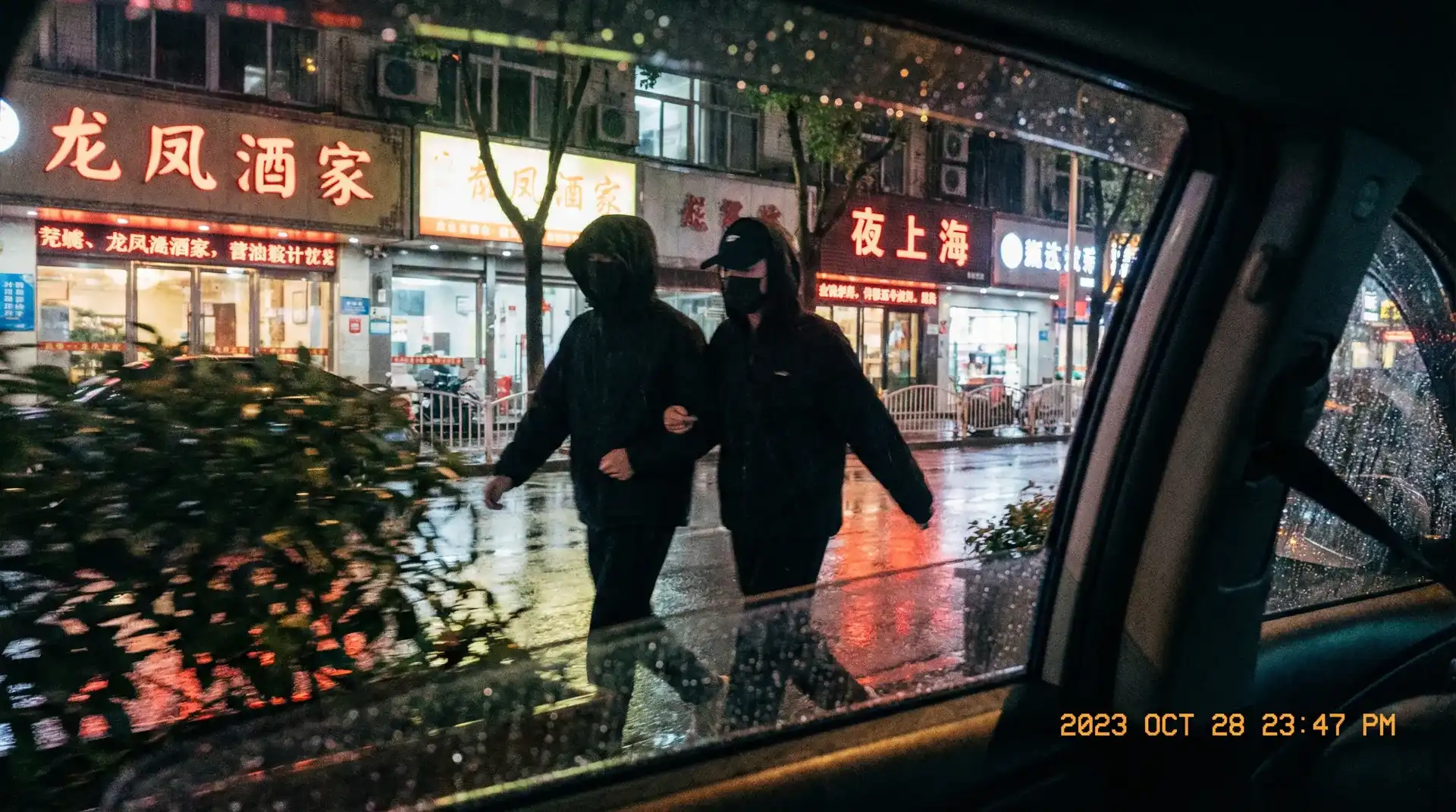 华体会体育 网址 - 顶流明星深夜密会现场抓拍照片